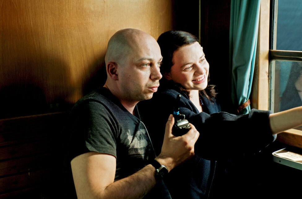 Luna Wedler und Regisseur Tom Lass bei den Dreharbeiten zu @ichbinsophiescholl (c) SWR/BR/Sommerhaus/Rebecca Rütten Luna Wedler und Regisseur Tom Lass bei den Dreharbeiten zu @ichbinsophiescholl (c) SWR/BR/Sommerhaus/Rebecca Rütten