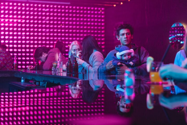 Dynamik der Gegensätze: Emilio Sakraya spielt den chaotischen Jung-Papa Noah... (c) Amazon.com Inc. or its affiliates