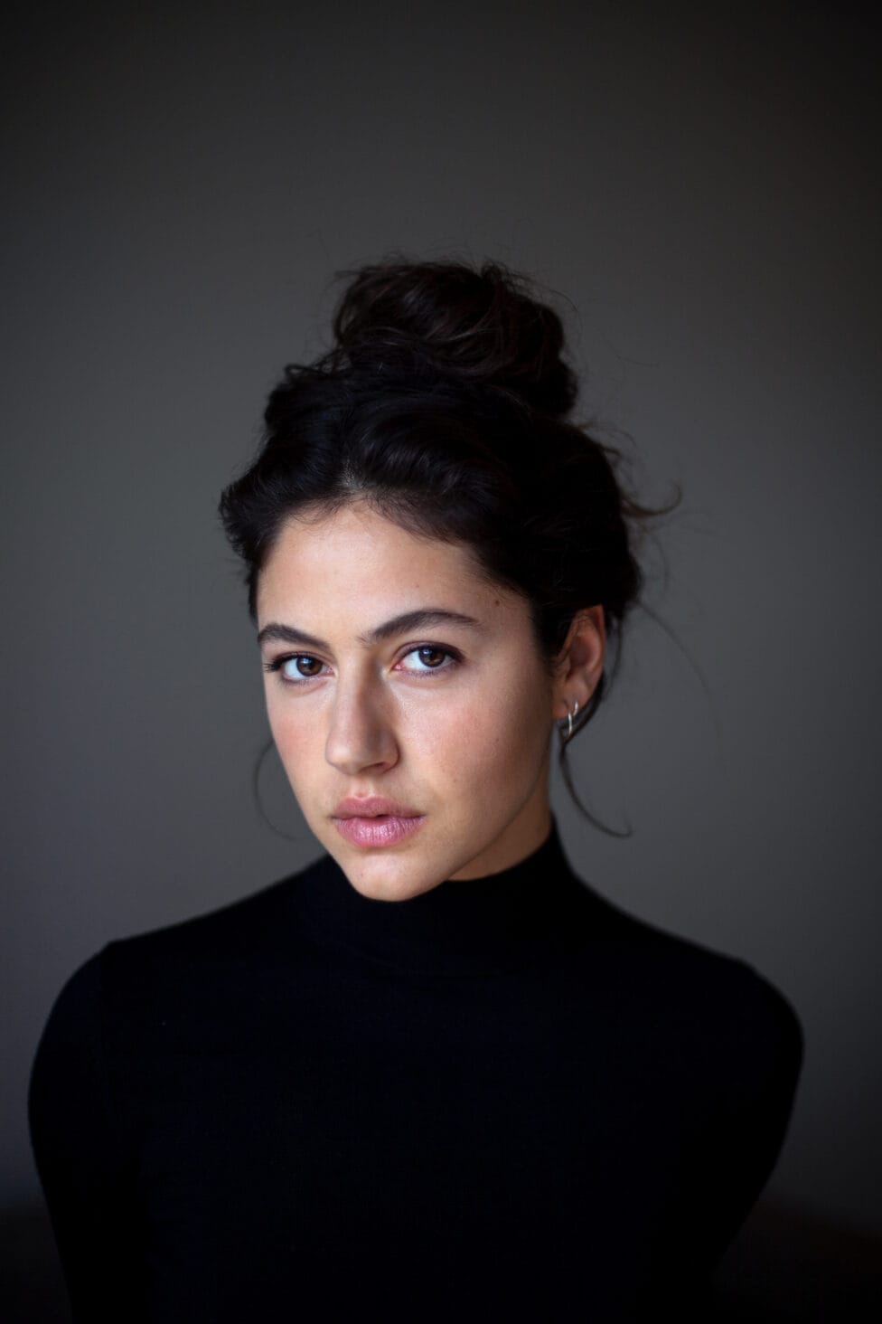 Ein Porträtfoto Soma Pysall. Sie ist für den Blauen Panther 2022 nominiert.