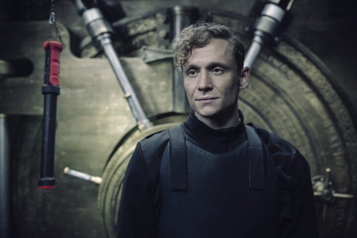 In seinem Element: Der nervöse Dieter wird im Einsatz zum Leistungsträger der „Army of Thieves“ – Cr. Stanislav Honzik/ Netflix (c) 2021