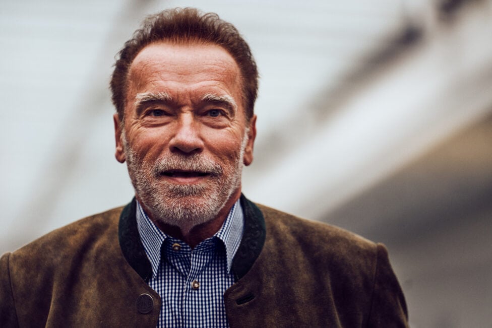 Arnold Schwarzenegger ist guter Dinge bei der Verleihung des Blauen Panthers am 27. September in München. (c) Christian Angerer