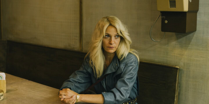 Steigt tief in die Psyche ihrer Figur ein: Jeanette Hain als Jutta in „Die Luden“. (c) Susanne Schramke - Prime Video - NEUESUPER