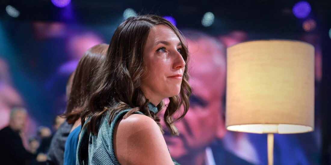 Preisträgerin Julia Schweinberger bei der Preisverleihung des Blauen Panthers 2023. (c) Medien.Bayern / Johannes Simon