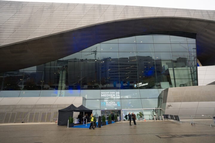 Übersicht außen, Blauer Panther - TV & Streaming Award 2024, BMW Welt, München, 23. Oktober 2024, Foto: Jens Hartmann für Medien.Bayern GmbH
