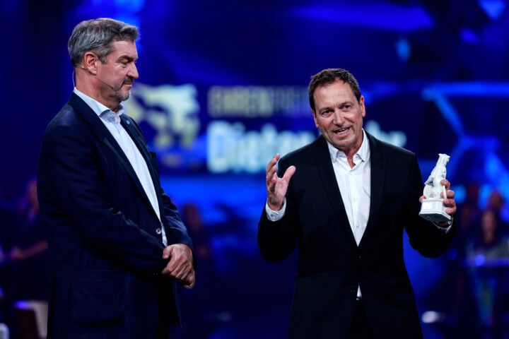 MUC/ München 23.10.2024 München: Blaue Panther 2024 - Show +++ Preisverleihung Markus Söder an Dieter Nuhr © Johannes Simon