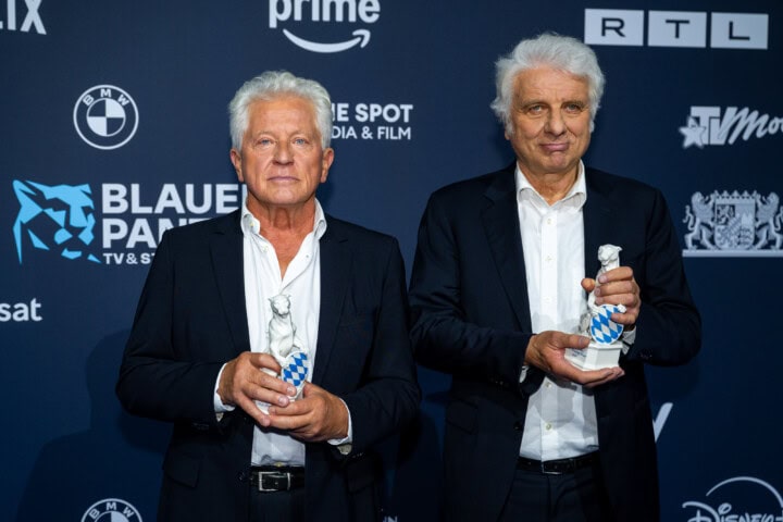 Der Ehrenpreis des Bayerischen Ministerpräsidenten zum Blauer Panther - TV & Streaming Award 2025 geht an Miroslav Nemec (l.) und Udo Wachtveitl (r.).
