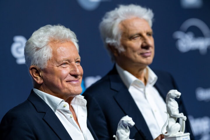 Der Ehrenpreis des Bayerischen Ministerpräsidenten zum Blauer Panther - TV & Streaming Award 2025 geht an Miroslav Nemec (l.) und Udo Wachtveitl (r.).