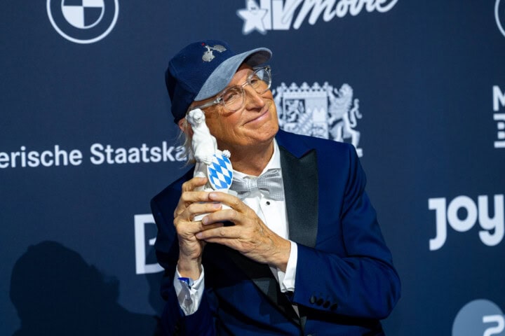 Otto Waalkes gewinnt den Blauen Panther 2025 in der Kategorie Information / Journalismus als Creative Producer der Dokumentation „Mein Name ist Otto“ (MoveMe GmbH im Auftrag von Prime Video).