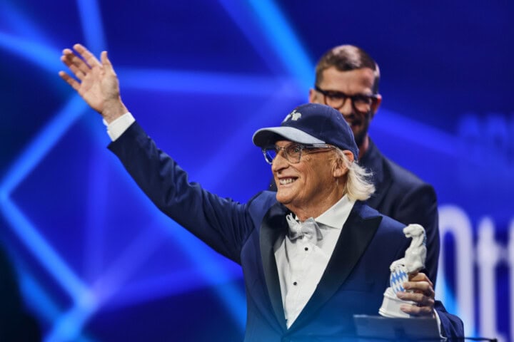 Preisträger Otto Waalkes mit Panther Trophäe © Johannes Simon