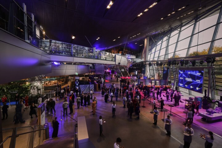 MUC/ München 22.10.2025 München: Blauer Panther 2025 - Mood - Blauer Teppich © Johannes Simon